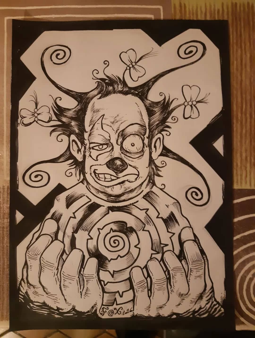 Clown spiralé en encre noire