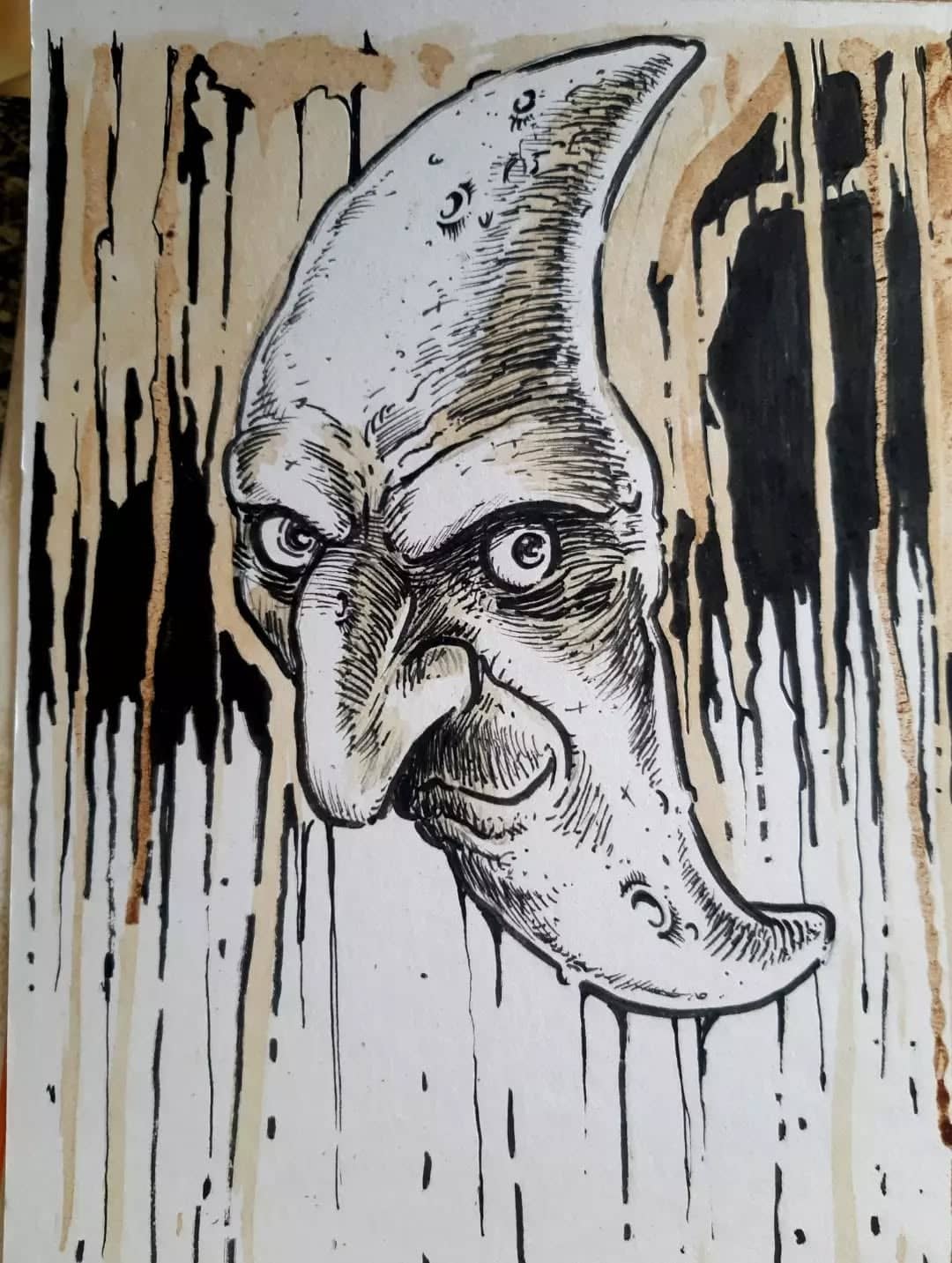 Lune monstrueuse à l'encre noire