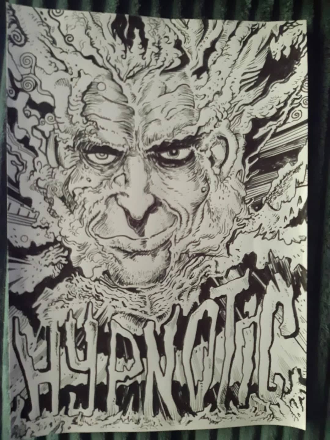 Visage hypnotique en encre noire